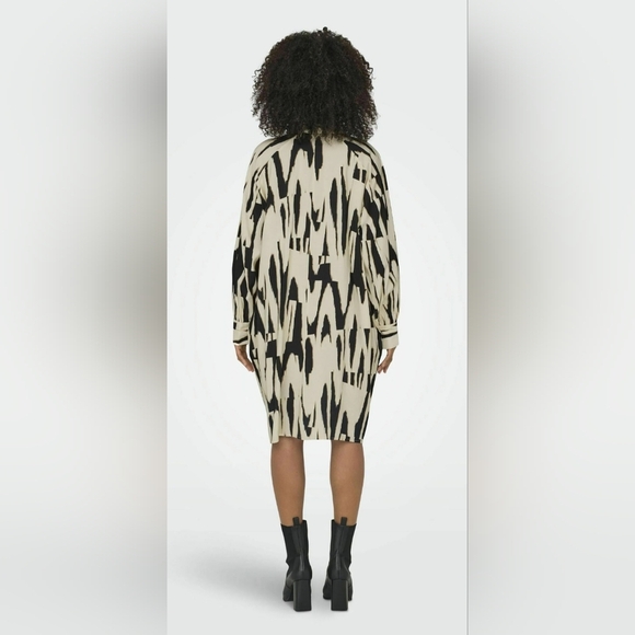 Patterned Black and Cream Dress - Picture 2 of 6